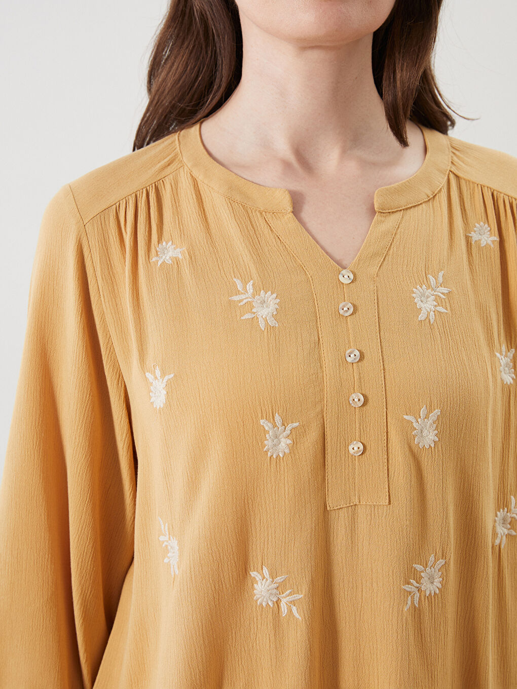 Sarı Kaçık Yaka Çiçek Nakışlı Bluz-2