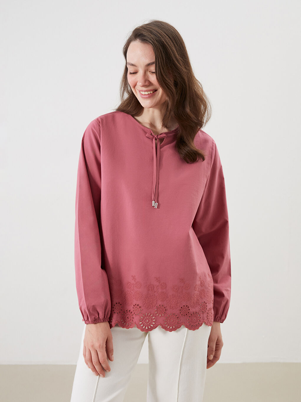 Pembe Bağlamalı Yaka Ajurlu Bluz