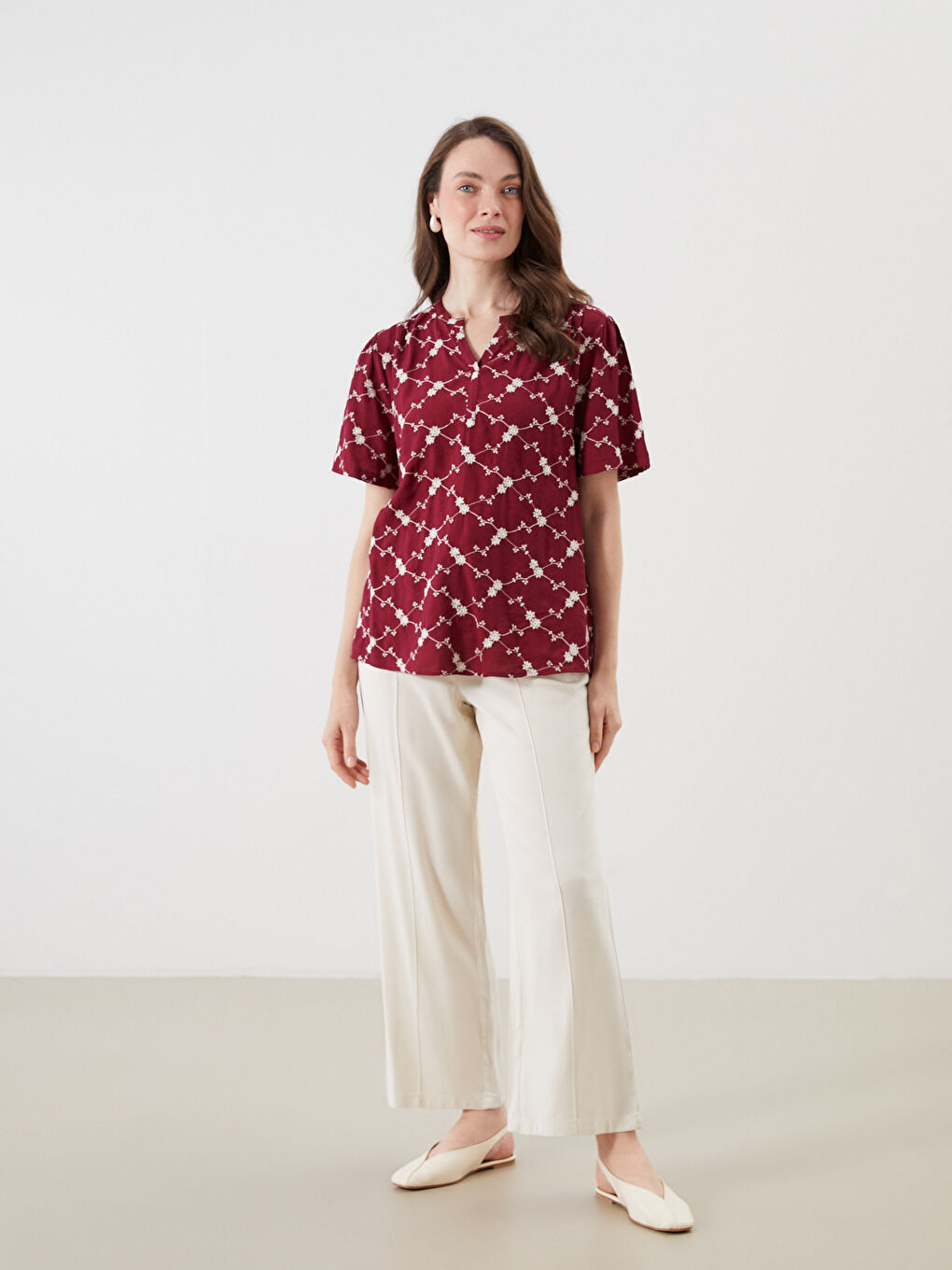 Bordo Kaçık Yaka Çiçek Nakışlı Bluz-1