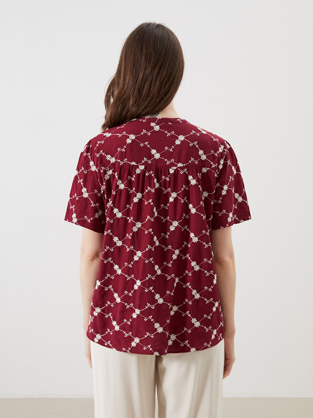 Bordo Kaçık Yaka Çiçek Nakışlı Bluz-3