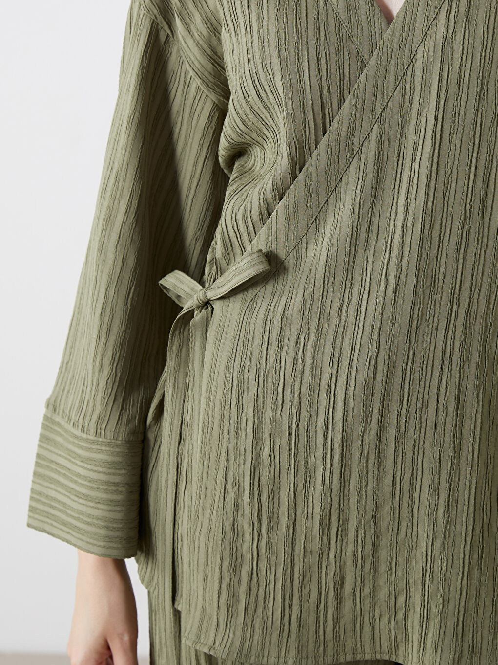 Haki Kruvaze Yaka Dokulu Kadın Kimono-2