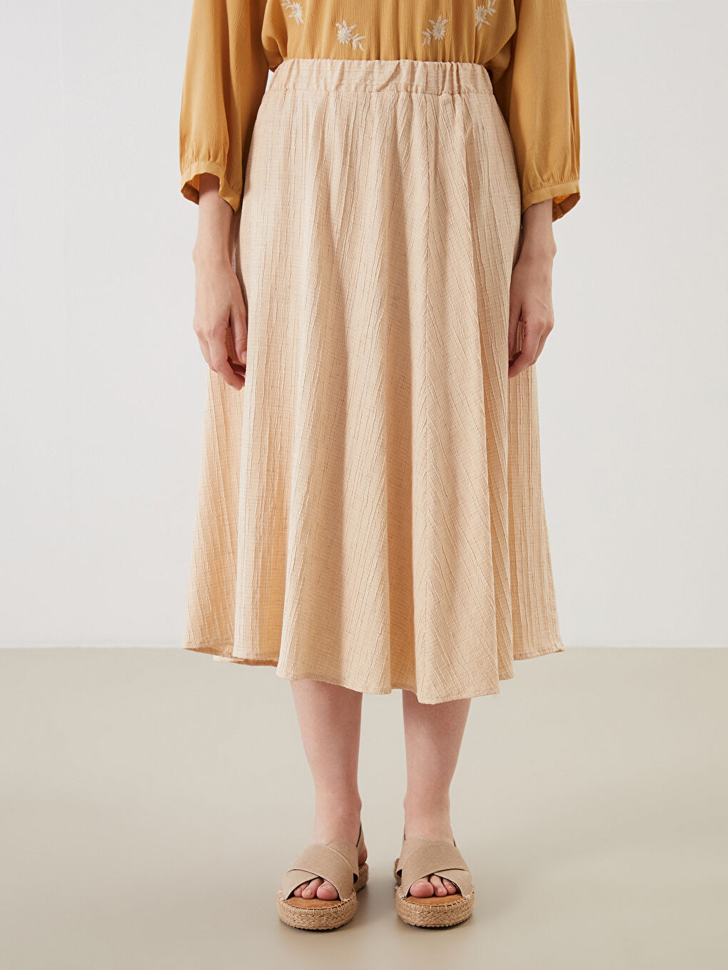 Bej Beli Lastikli Dokulu A Kesim Etek-1