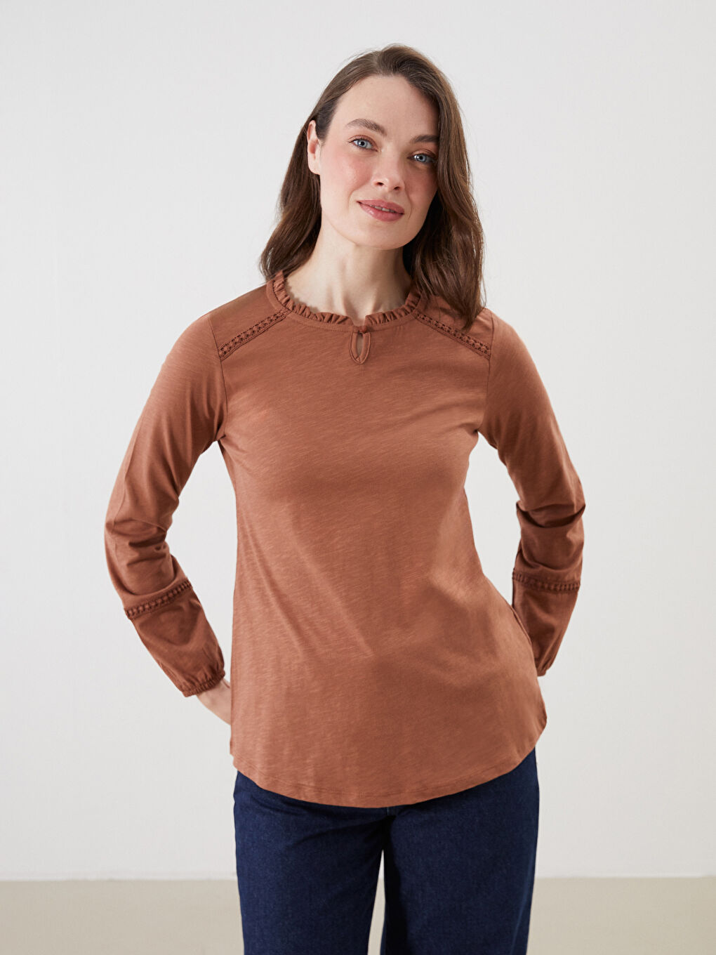 Kahverengi Fırfırlı Bisiklet Yaka Dantel Detaylı Bluz