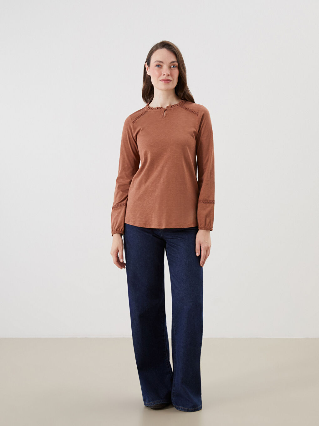 Kahverengi Fırfırlı Bisiklet Yaka Dantel Detaylı Bluz-1