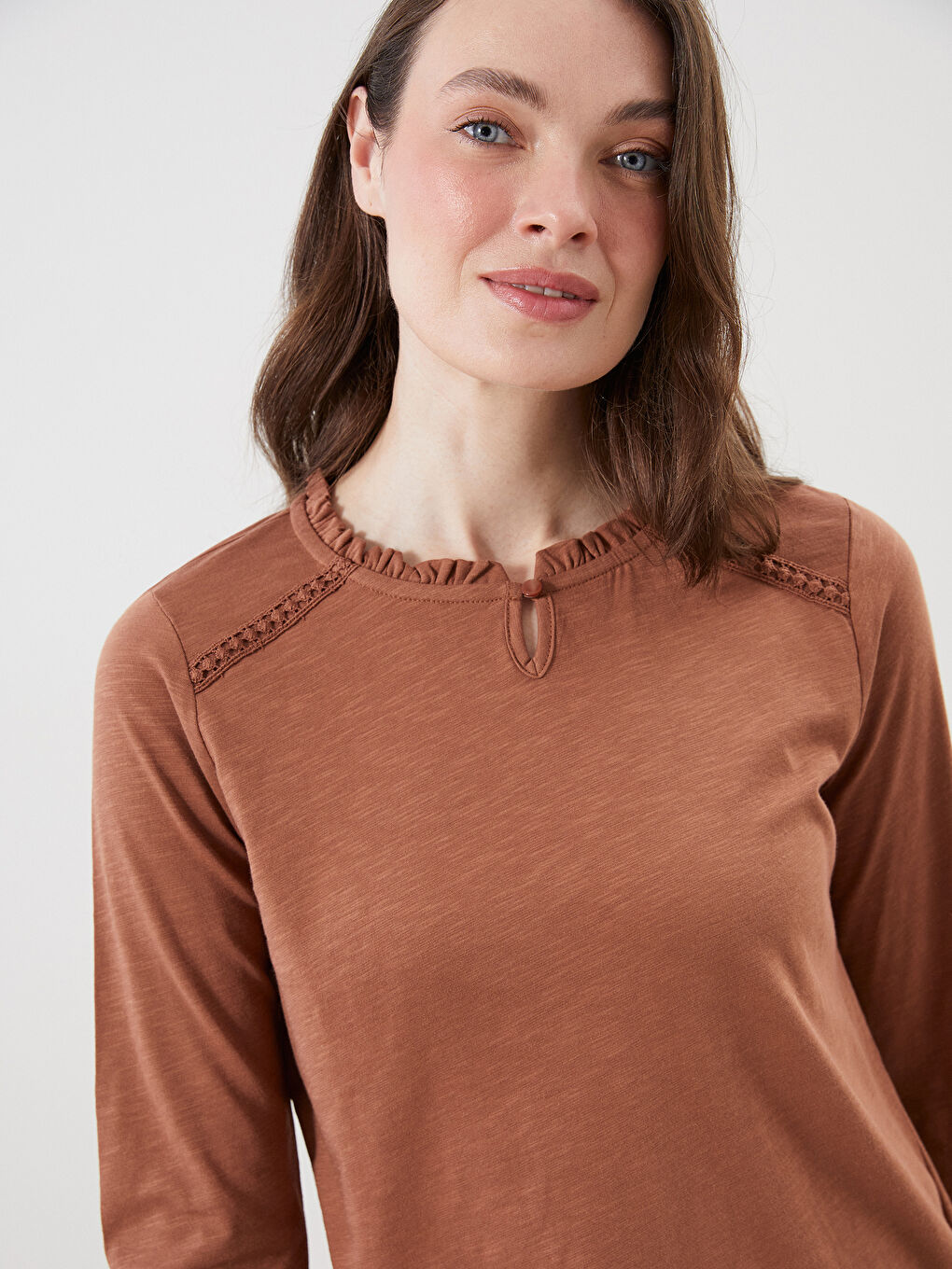 Kahverengi Fırfırlı Bisiklet Yaka Dantel Detaylı Bluz-2