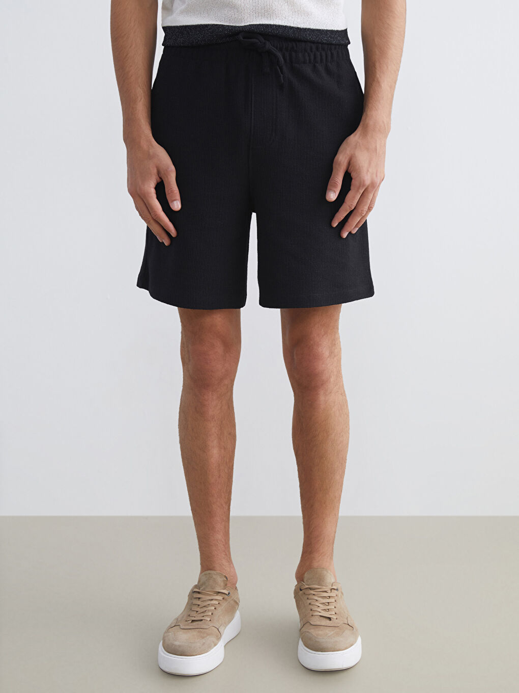 Siyah Standart Kalıp Erkek Şort-1