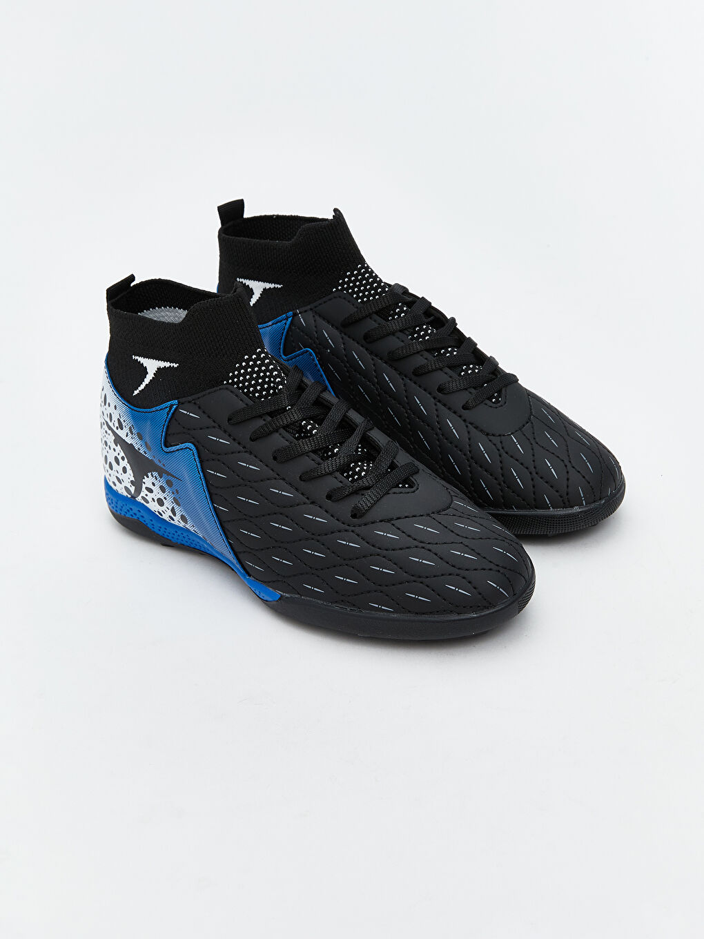 Siyah Desenli Erkek Çocuk Halı Saha Ayakkabısı