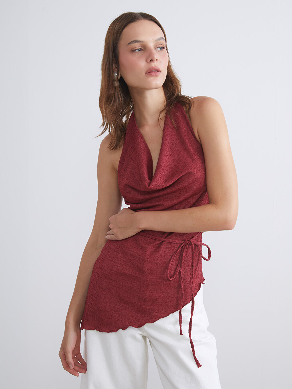 Bordo Halter Yaka Dokulu Sırtı Pencereli Bluz