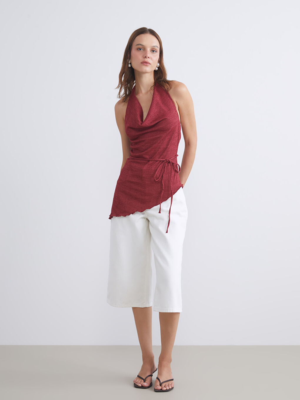 Bordo Halter Yaka Dokulu Sırtı Pencereli Bluz-1