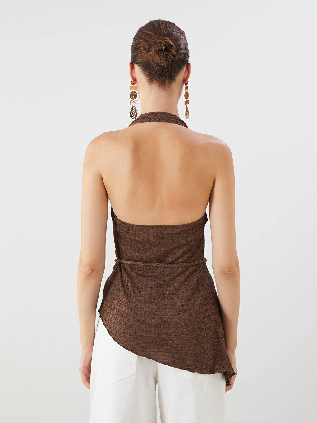 Kahverengi Halter Yaka Dokulu Sırtı Pencereli Bluz-8