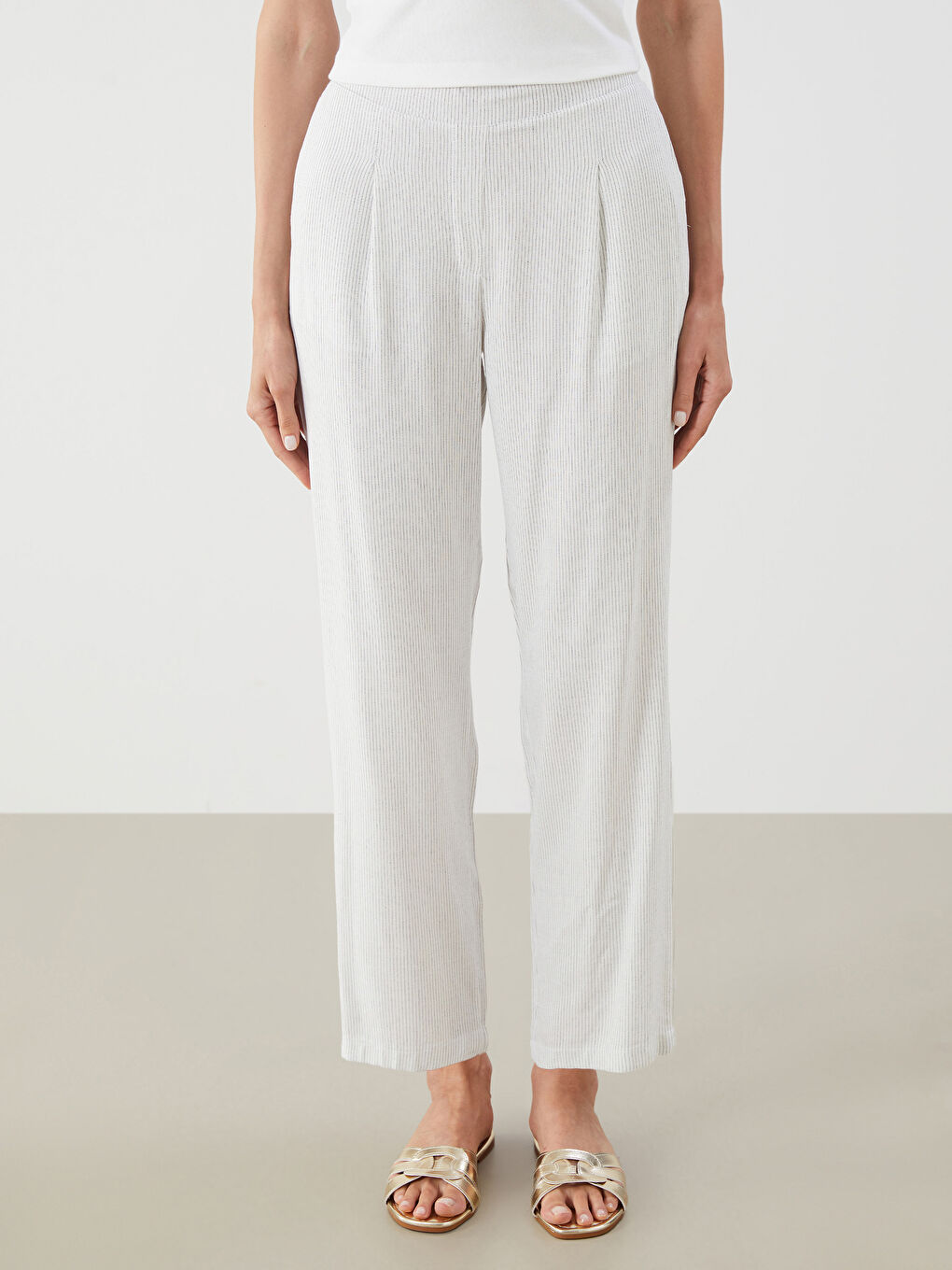 Siyah Çizgili Keten Karışımlı Kadın Pileli Pantolon-1