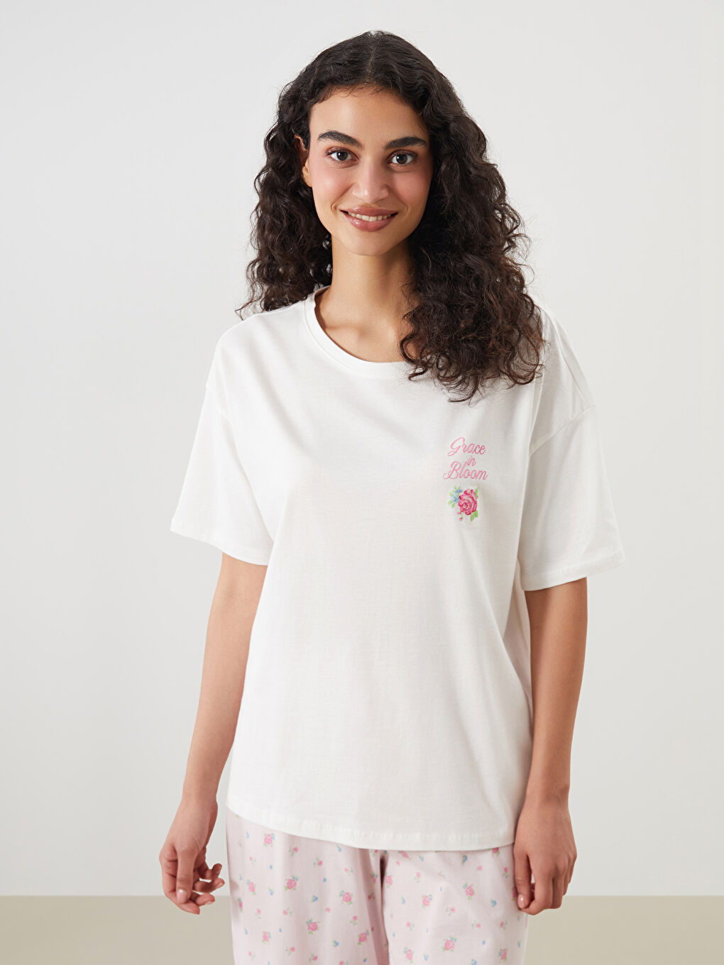Crew Neck Floral Women's Capri Pyjamas Set -S5R373Z8-LT4