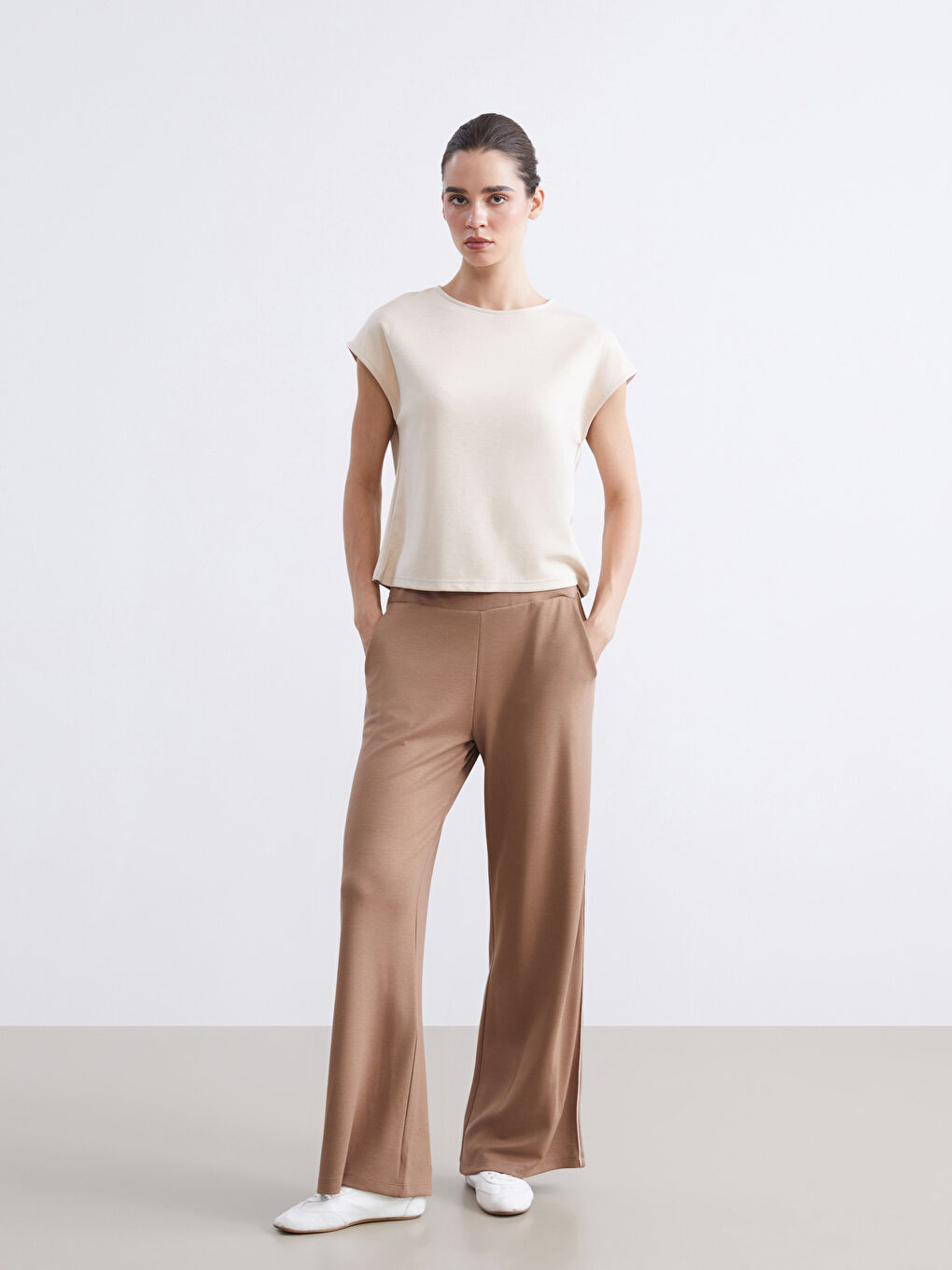 تیشێرتی یاخەی خڕ - ئافرەتان-1