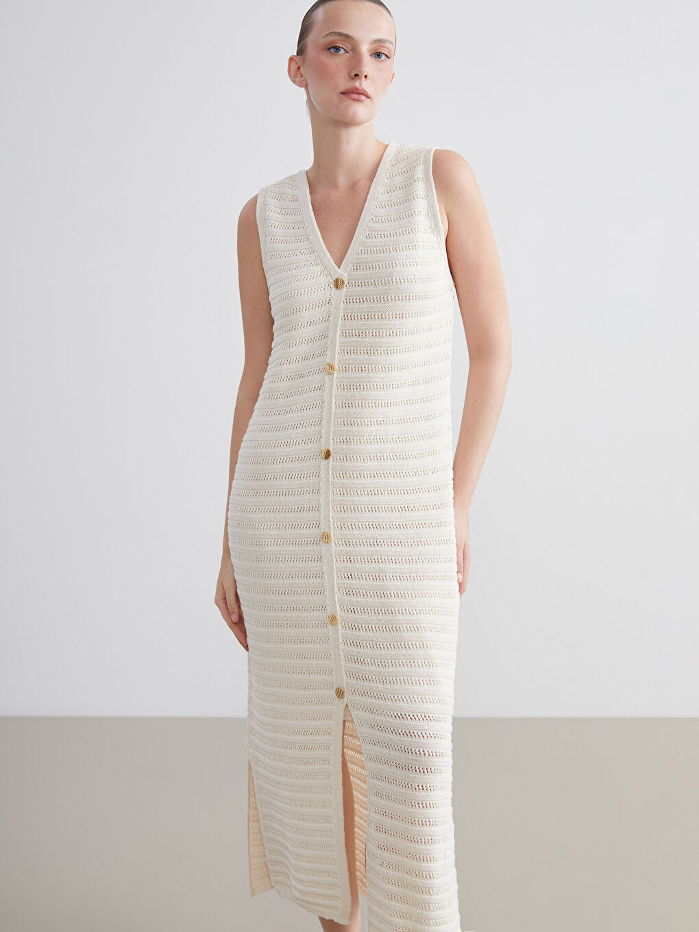 Ekru V Yaka Ajurlu Triko Elbise-1