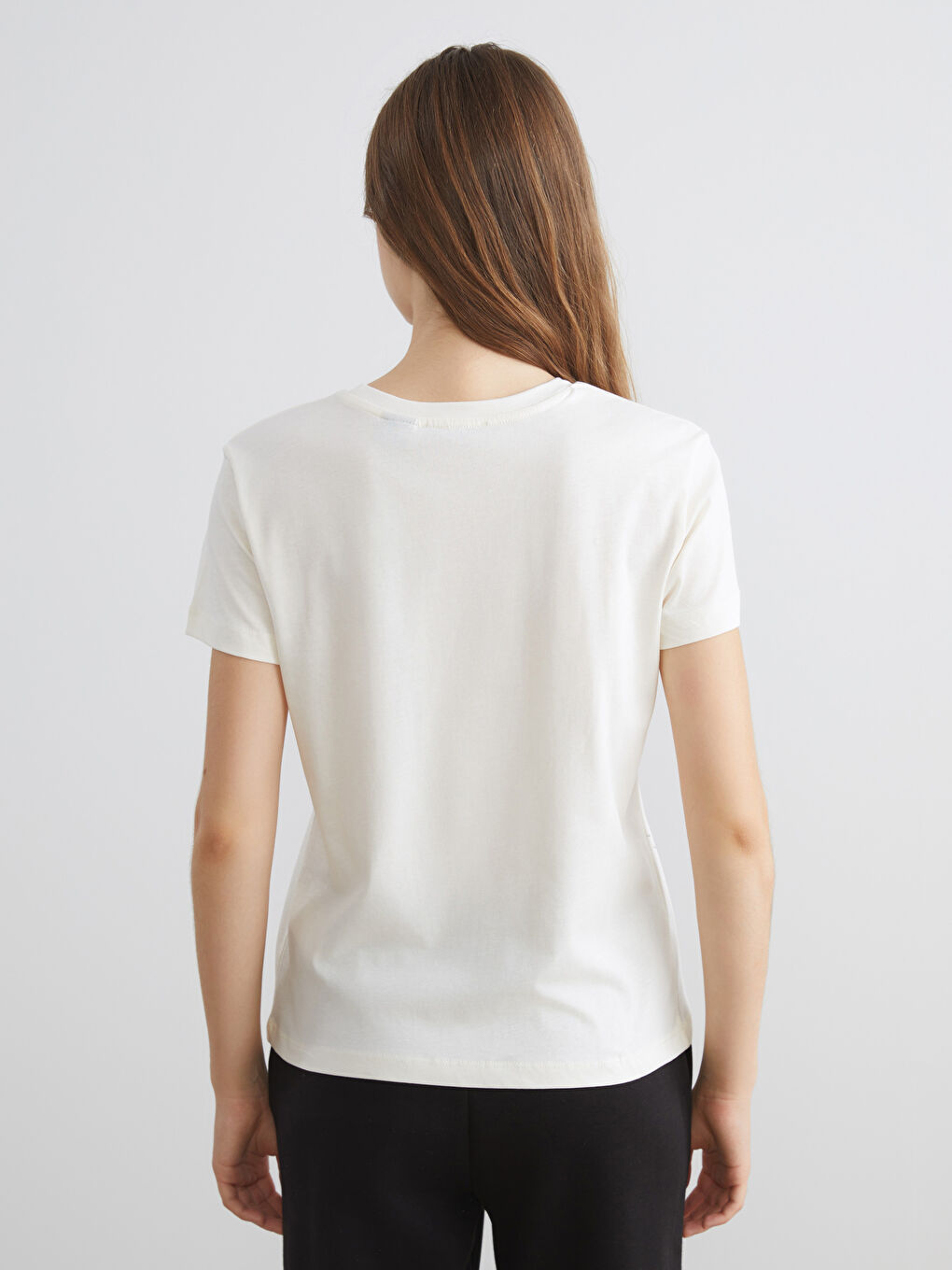 تي شيرت نسائي مرخص ميكي وميني ماوس بياقة دائرية-3