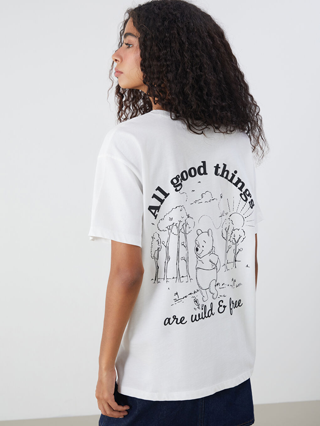 Ekru Bisiklet Yaka Winnie the Pooh Lisanslı Kadın Tişört