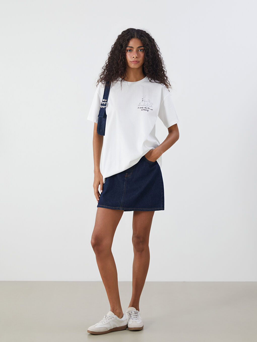 Ekru Bisiklet Yaka Winnie the Pooh Lisanslı Kadın Tişört-1