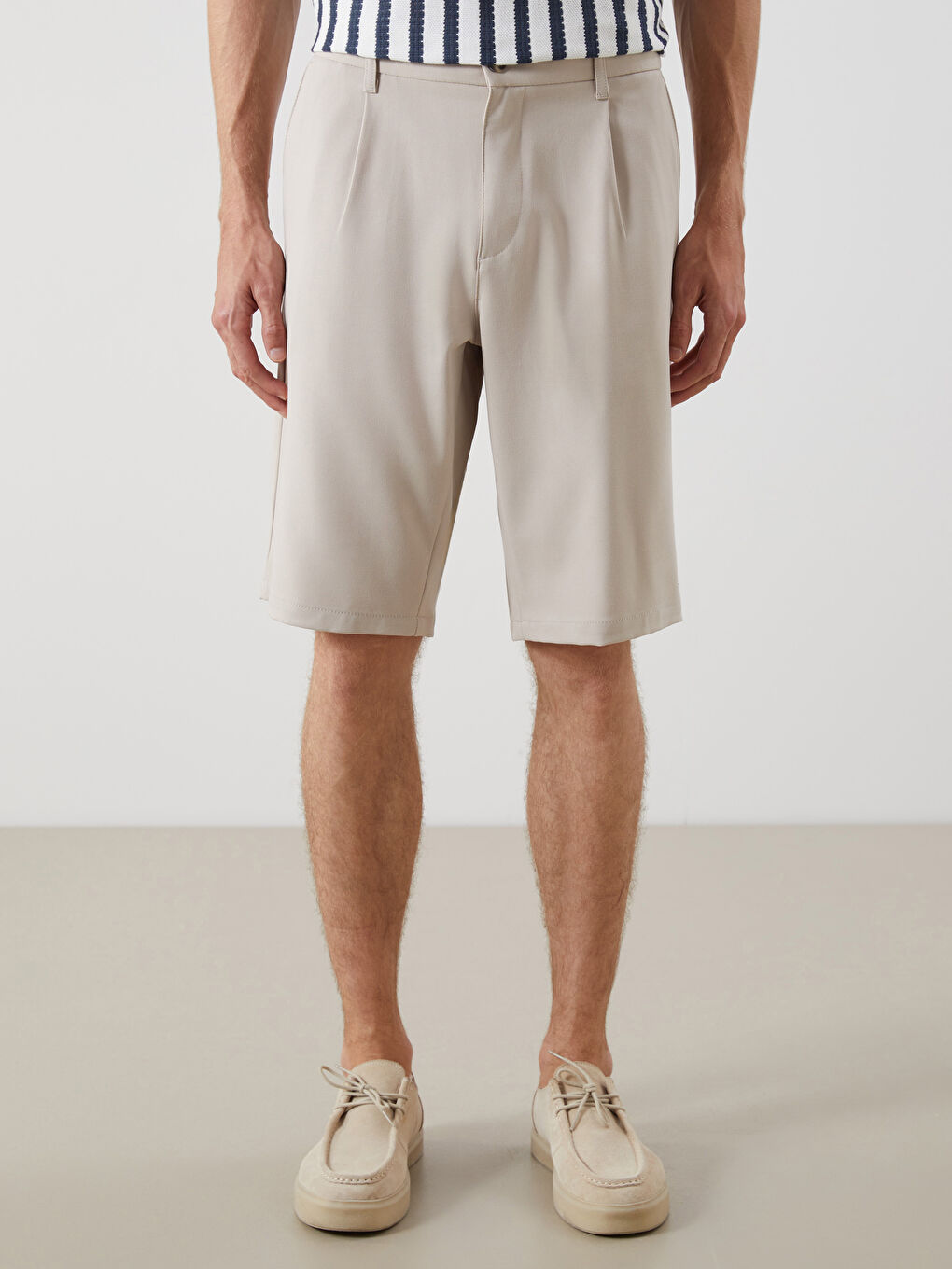 Bej Standart Kalıp Gabardin Erkek Şort-1