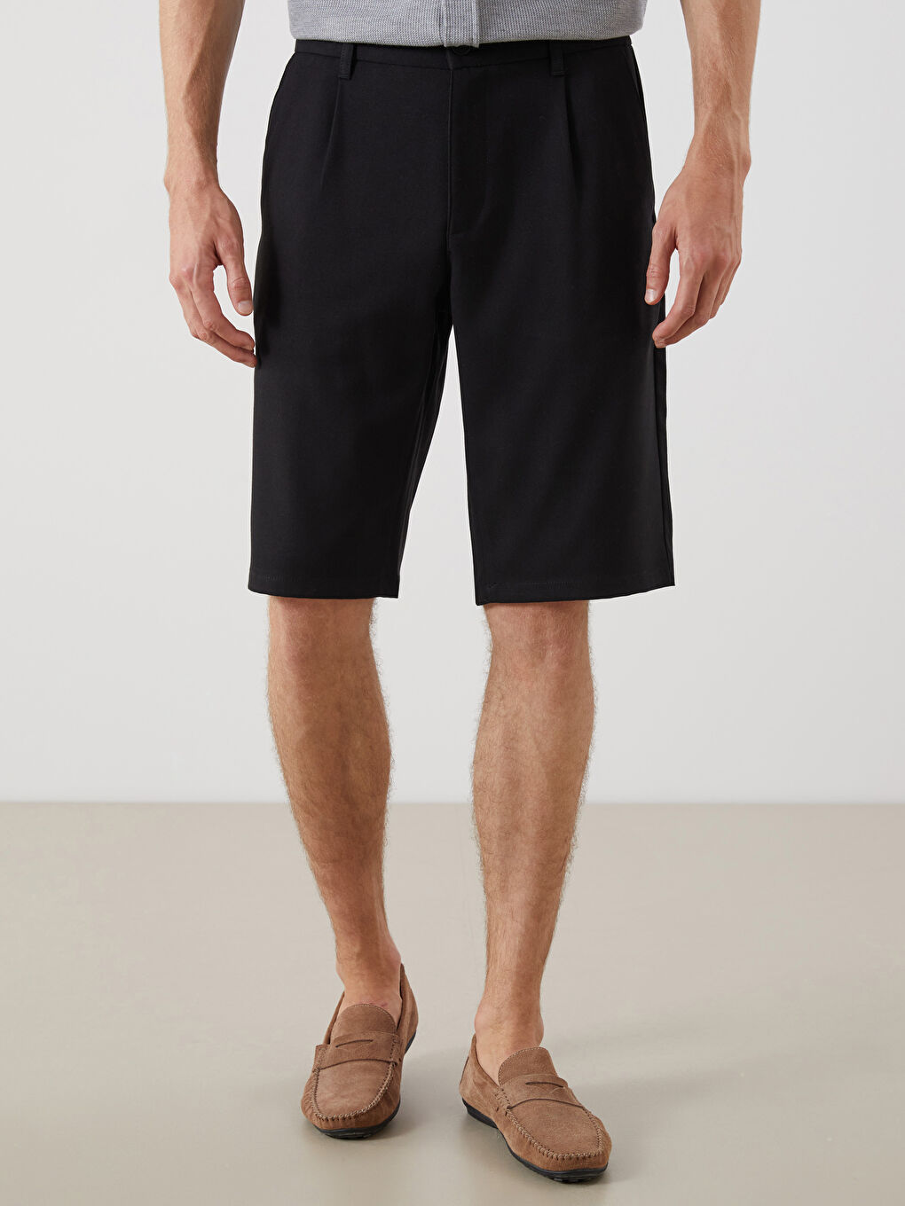 Siyah Standart Kalıp Gabardin Erkek Şort-1