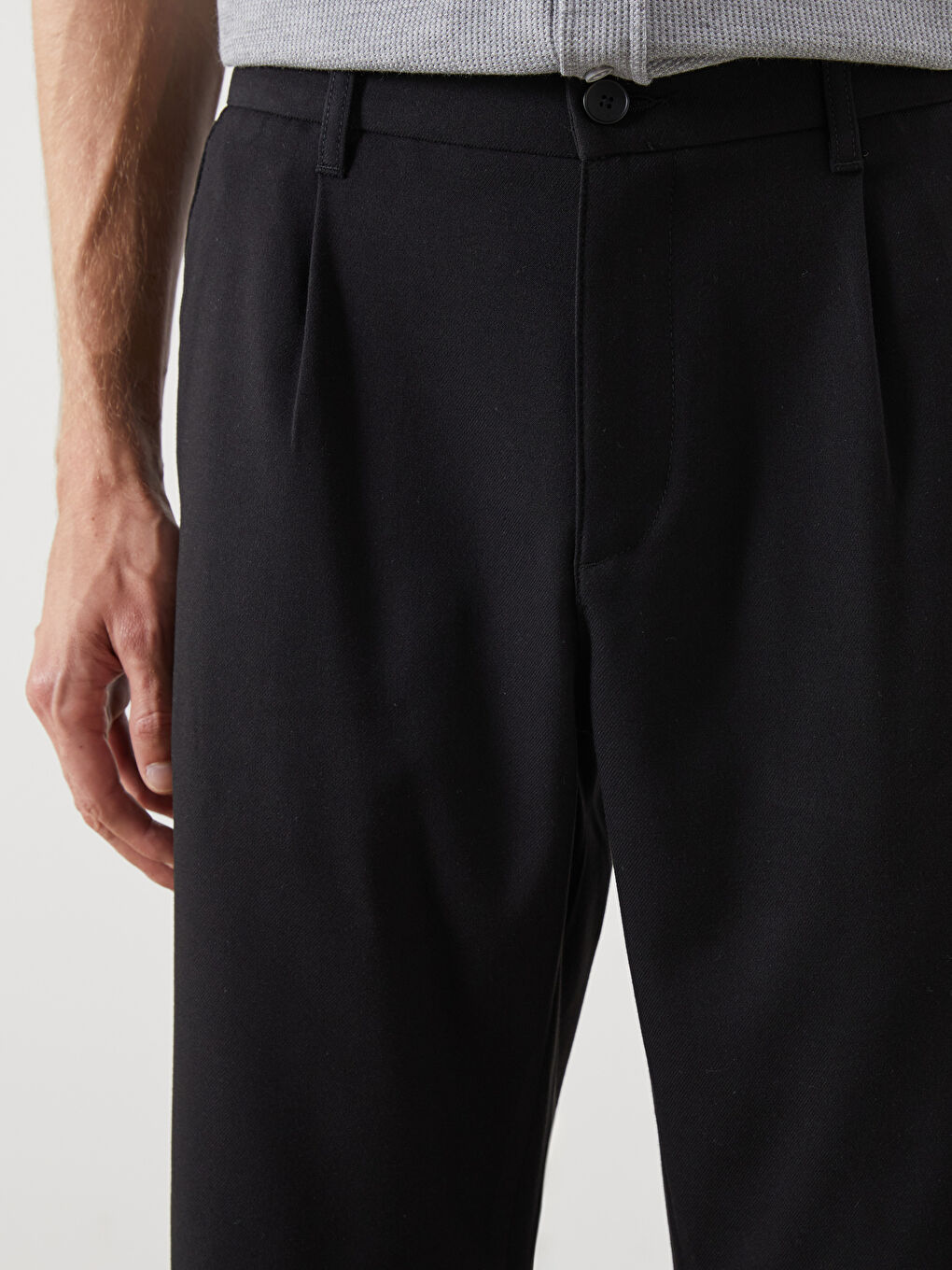 Siyah Standart Kalıp Gabardin Erkek Şort-2