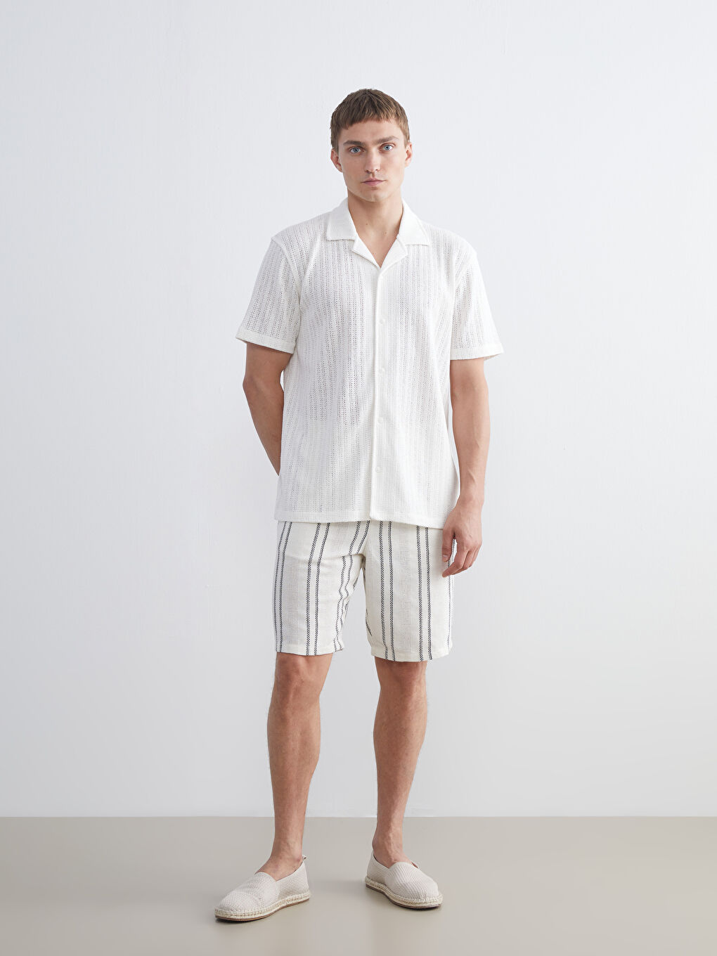 Ekru Standart Kalıp Çizgili Erkek Şort-1