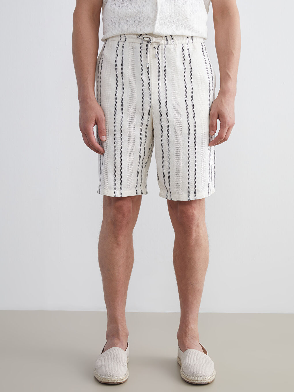 Ekru Standart Kalıp Çizgili Erkek Şort-2