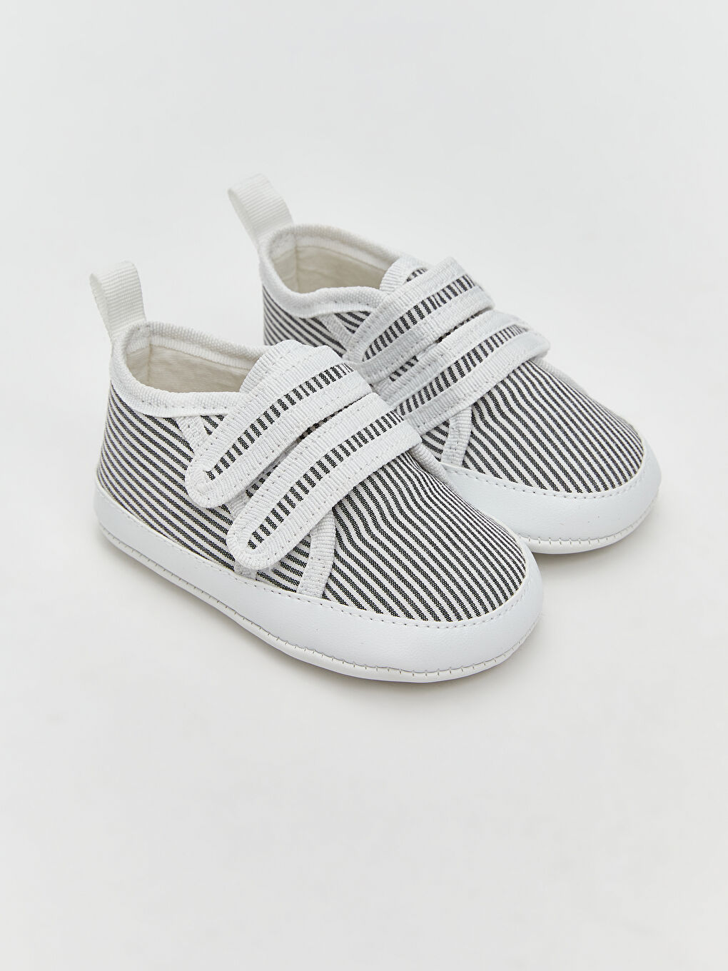 Beyaz Cırt Cırtlı Erkek Bebek Yürüme Öncesi İlk Adım Ayakkabısı