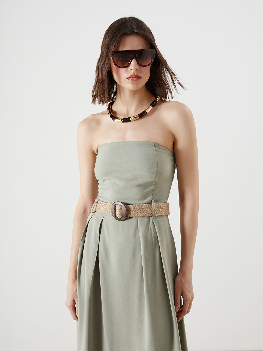 Yeşil Straplez Yaka Beli Kemerli Keten Karışımlı Elbise-1
