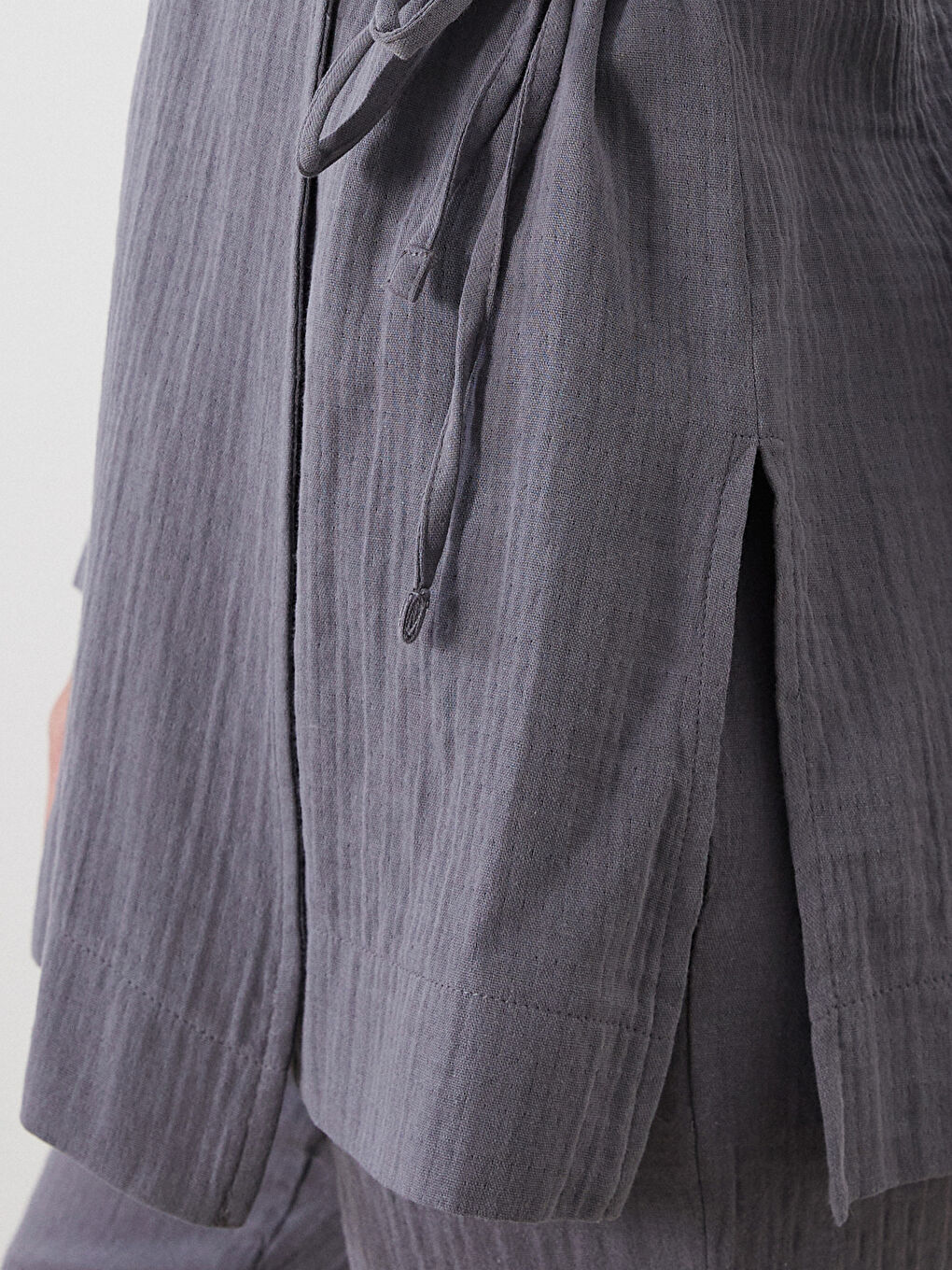 Gri Kruvaze Yaka Dokulu Yırtmaçlı Kadın Kimono-2