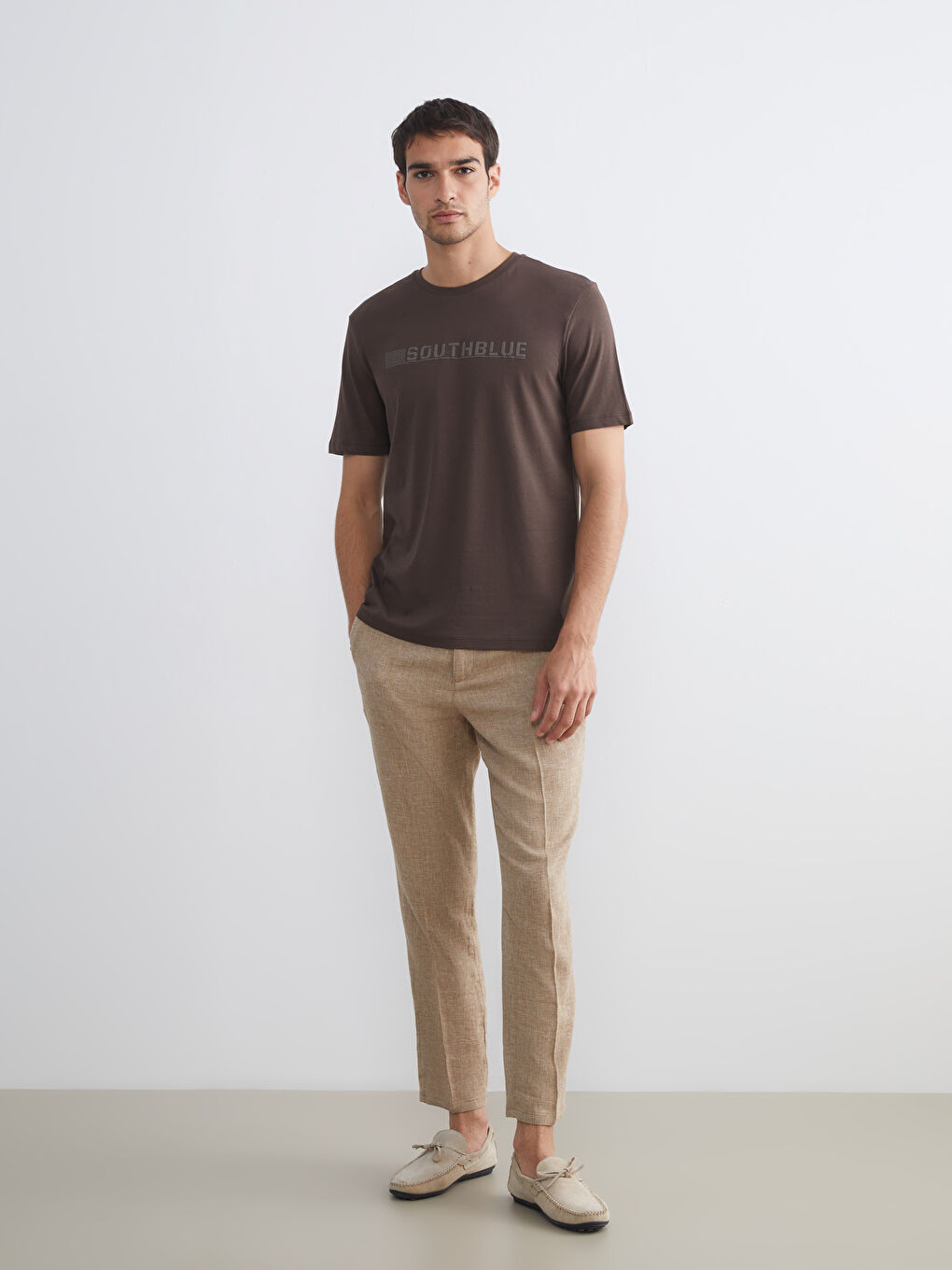 Kahverengi Bisiklet Yaka Baskılı Penye Erkek Tişört-1