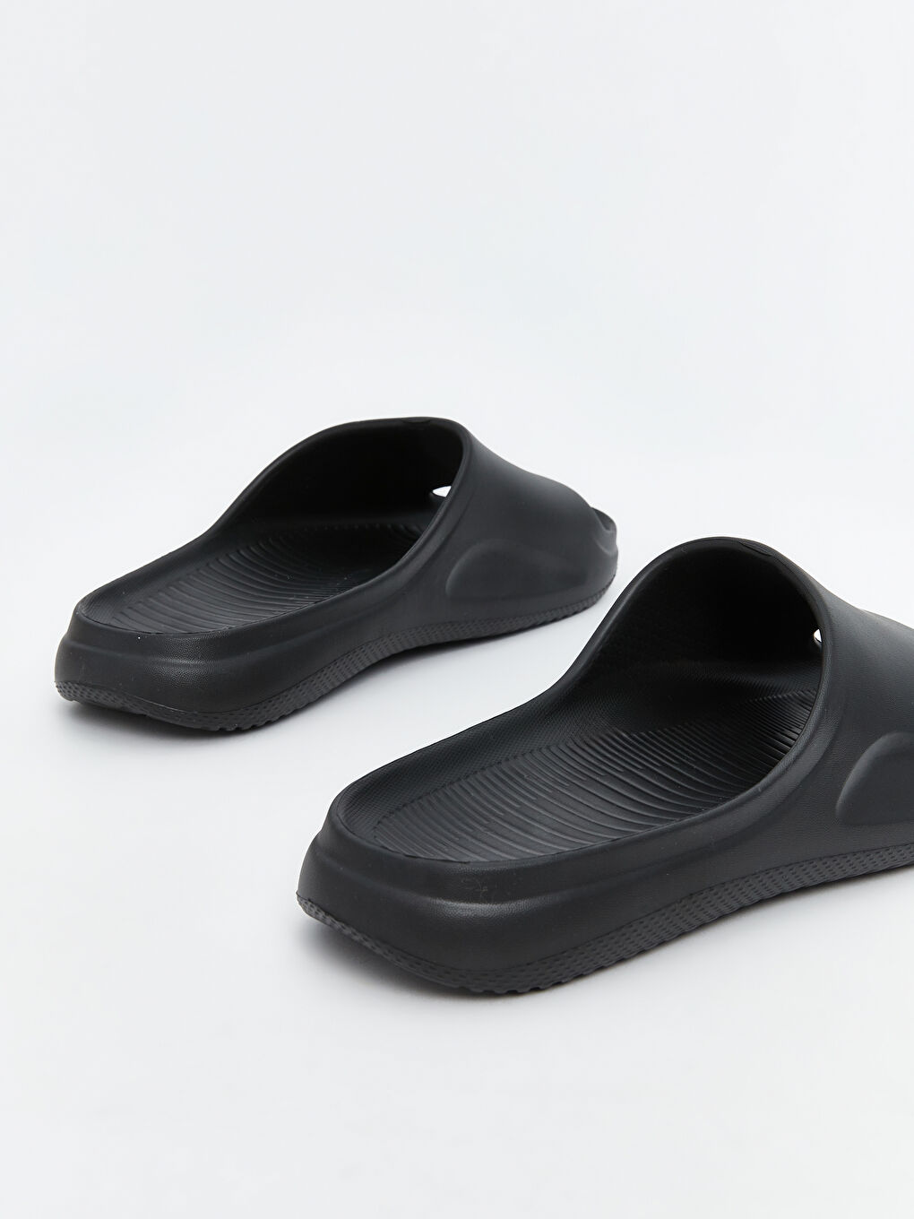 Siyah Baskılı Tek Bantlı Erkek Terlik-4