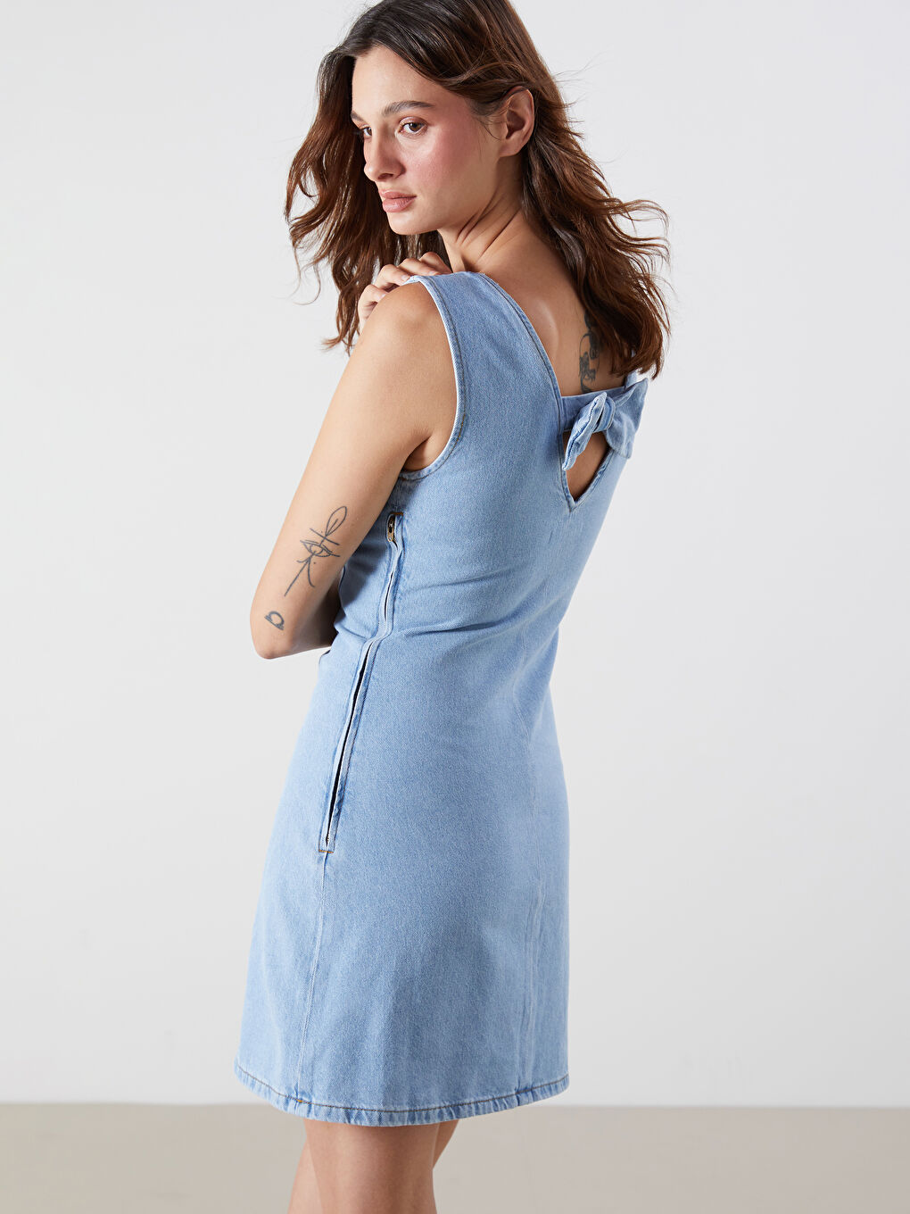 İndigo V Yaka Belden Oturtmalı Mini Jean Elbise-1