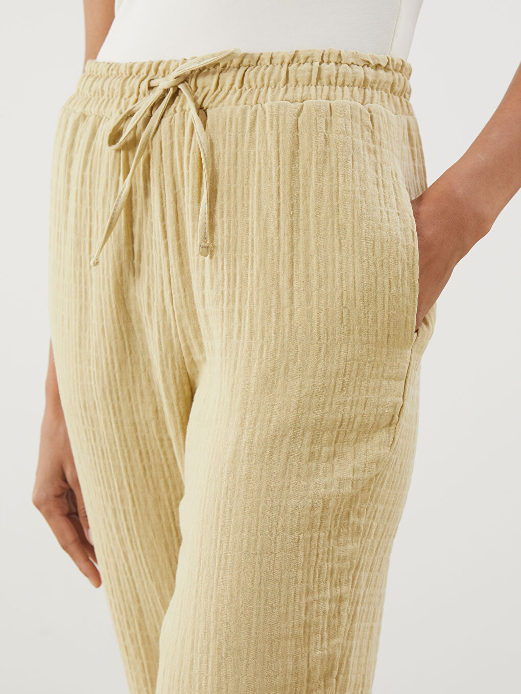 LCWAIKIKI Classic Elasticated Waist Textured Women's Trousers -S5R782Z8-FMD