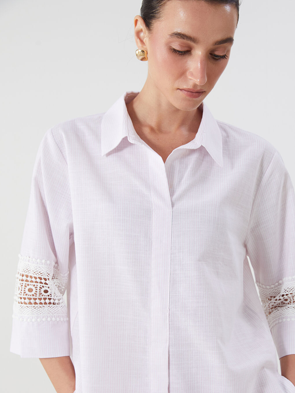 Blouse Rayée Surdimensionnée à Col et Détails en Dentelle-2