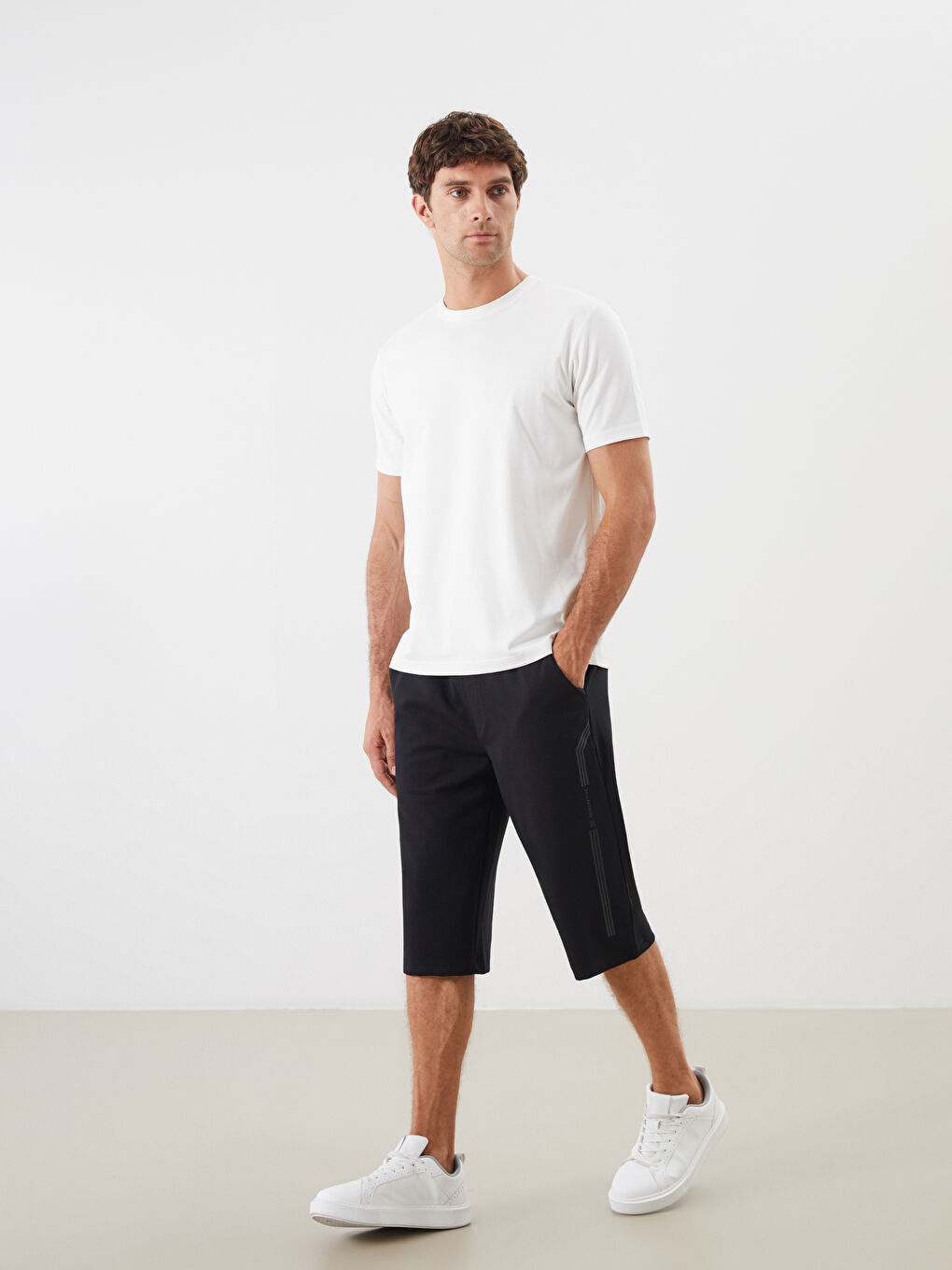 LCWAIKIKI Classic Standard Fit Printed Men's Shorts -S5R840Z8-CVL