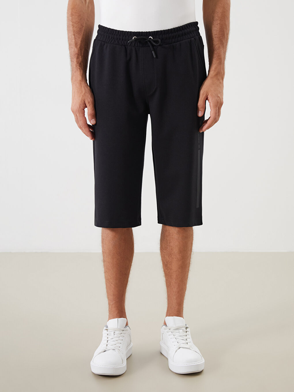 LCWAIKIKI Classic Standard Fit Printed Men's Shorts -S5R840Z8-CVL