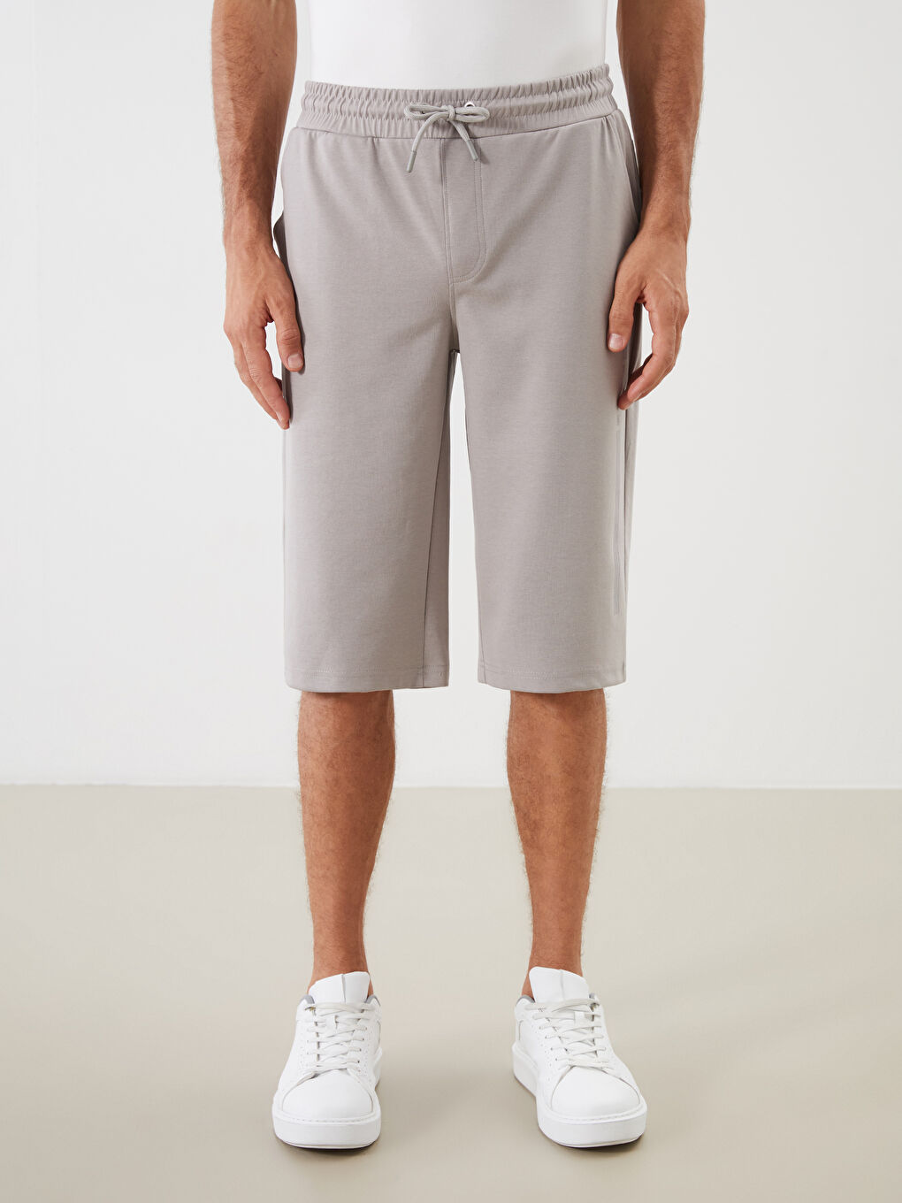 LCWAIKIKI Classic Standard Fit Printed Men's Shorts -S5R840Z8-YMC