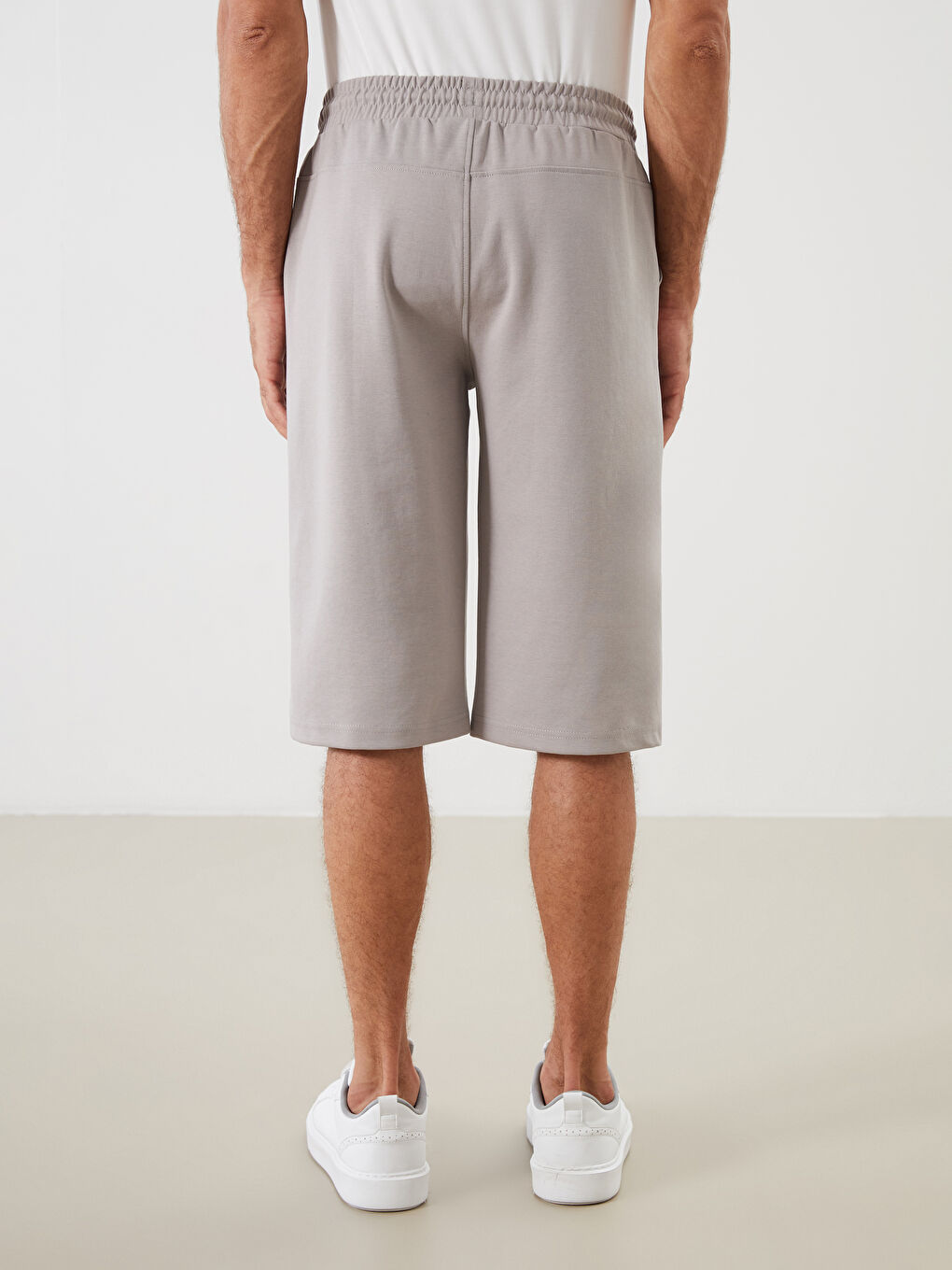 LCWAIKIKI Classic Standard Fit Printed Men's Shorts -S5R840Z8-YMC