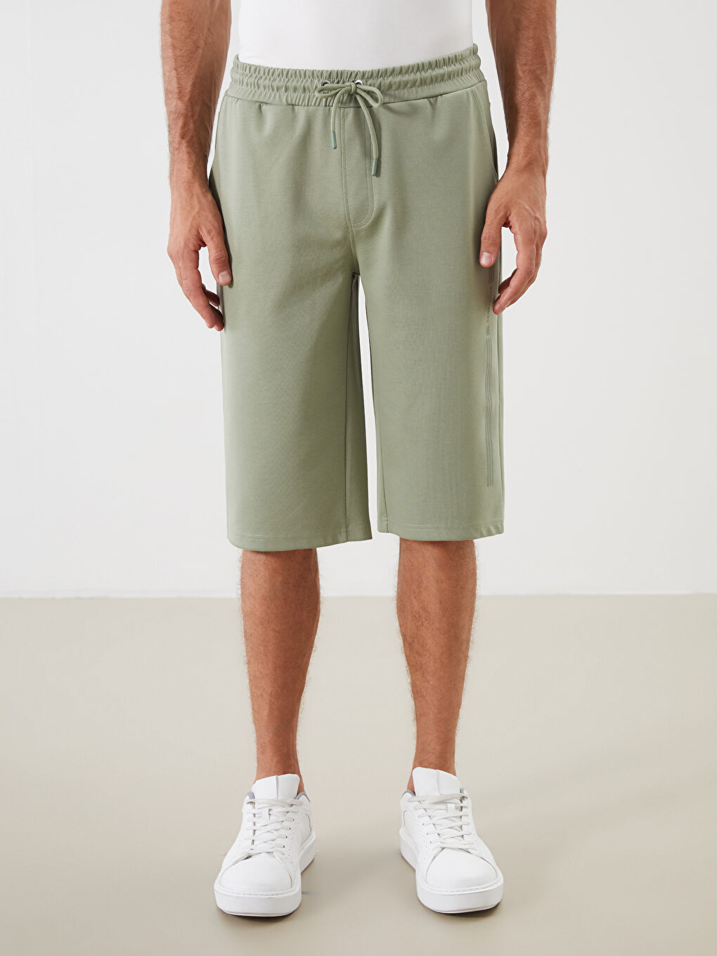 LCWAIKIKI Classic Standard Fit Printed Men's Shorts -S5R840Z8-YVQ