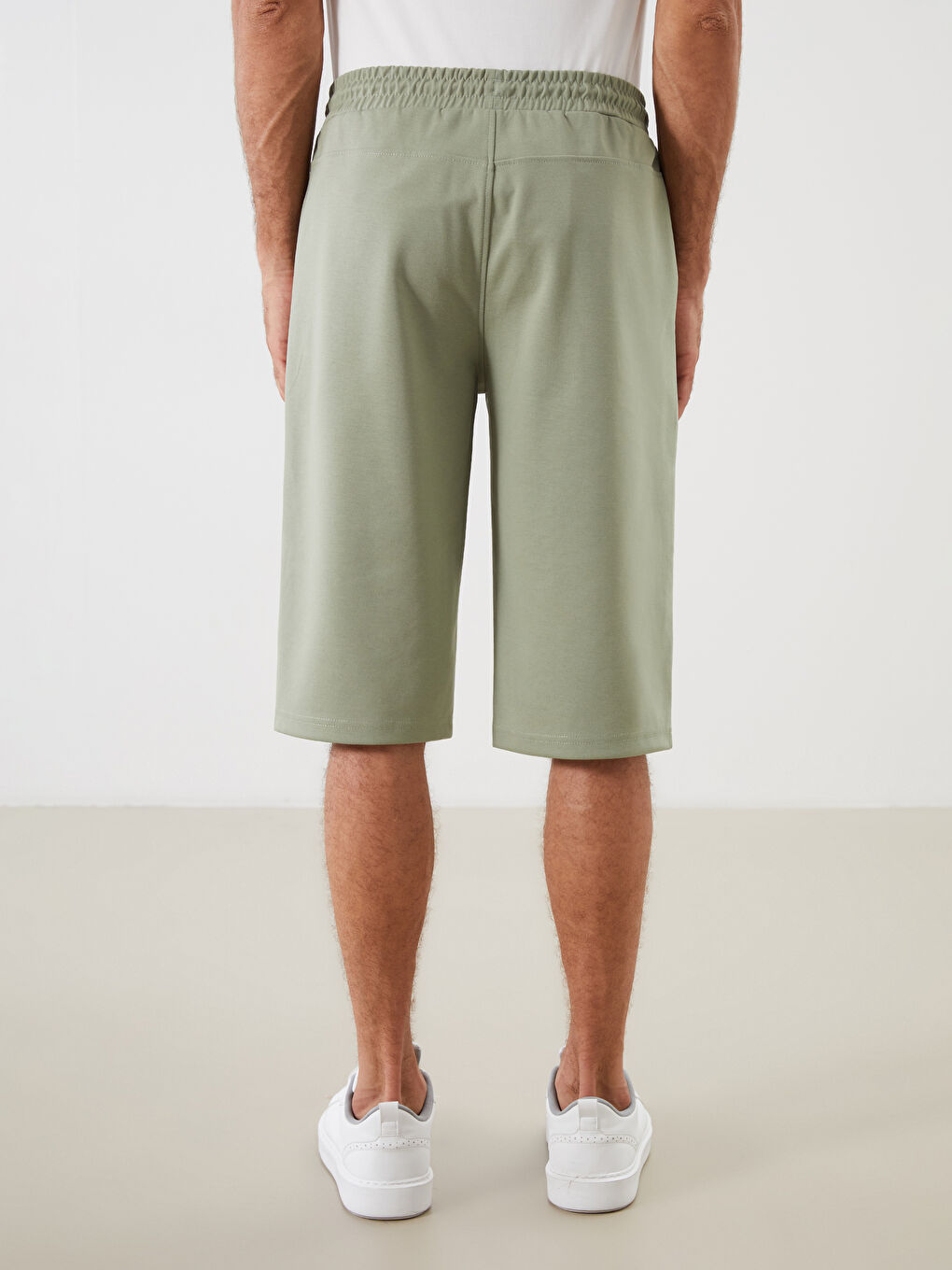 LCWAIKIKI Classic Standard Fit Printed Men's Shorts -S5R840Z8-YVQ
