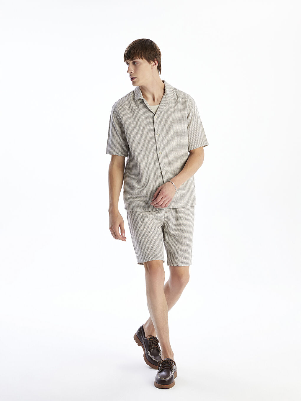 Kahverengi Rahat Kalıp Resort Yaka Kısa Kollu Gabardin Erkek Gömlek-1