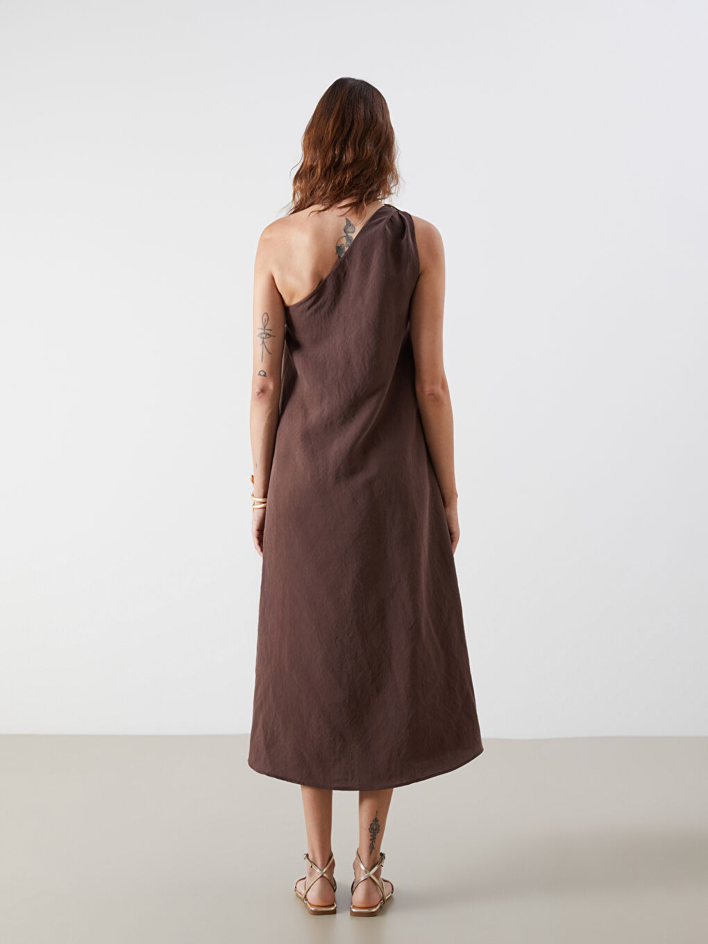 Kahverengi Tek Omuz Modal Karışımlı Elbise-3