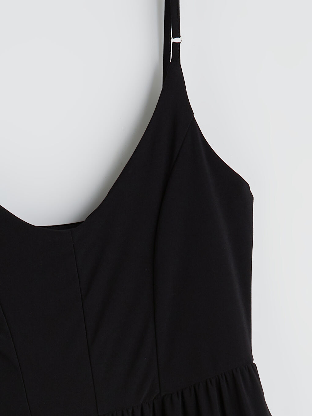 Siyah V Yaka Askılı Büzgülü Kadın Tulum-5