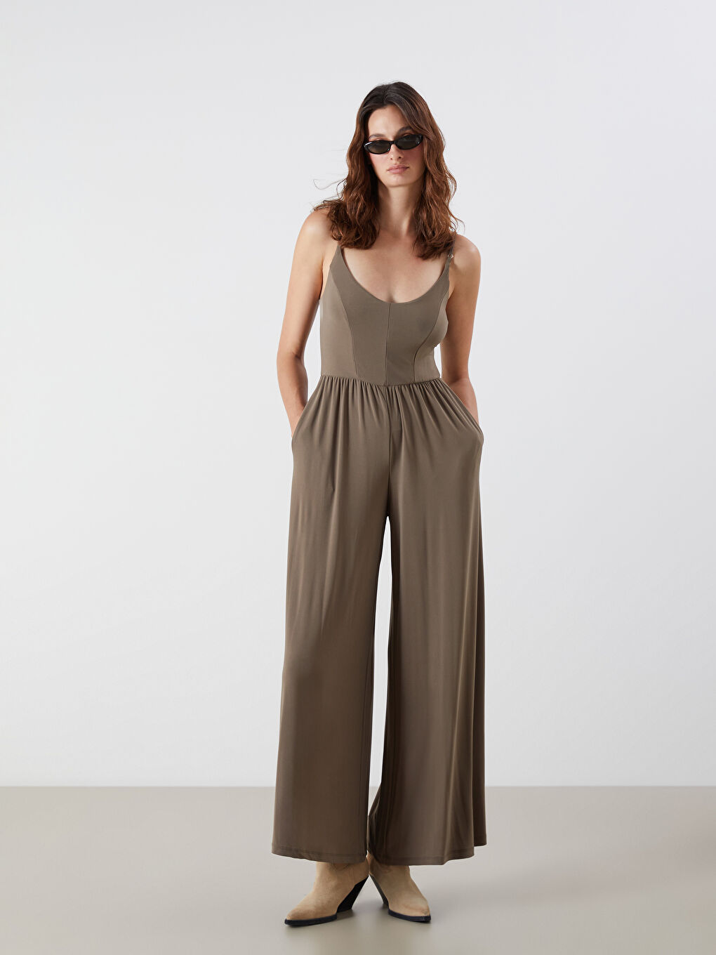 Kahverengi V Yaka Askılı Büzgülü Kadın Tulum