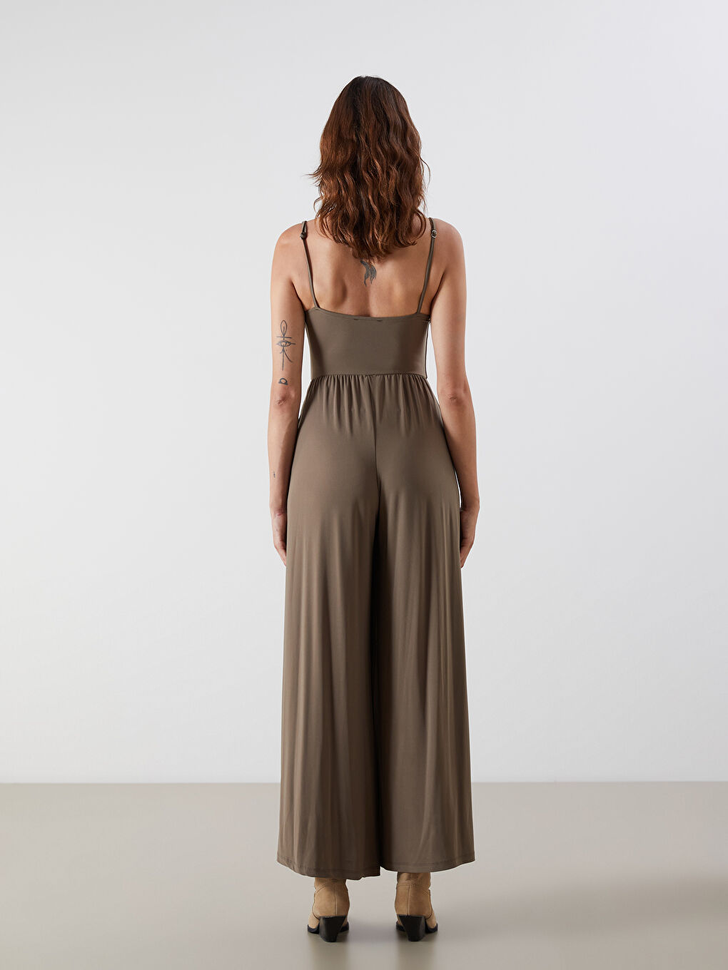 Kahverengi V Yaka Askılı Büzgülü Kadın Tulum-3