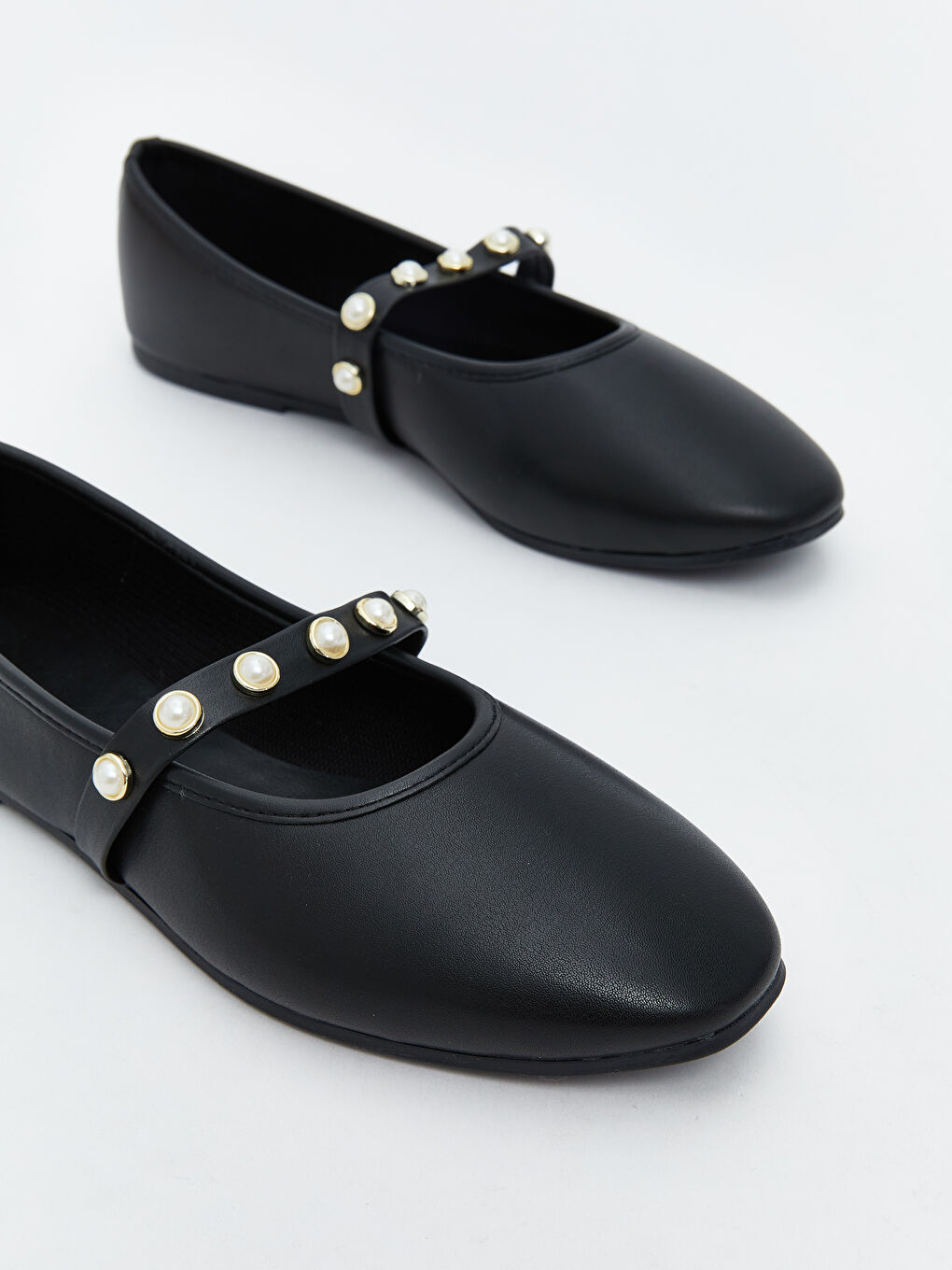 Siyah Deri Görünümlü Kadın Babet Ayakkabı-2