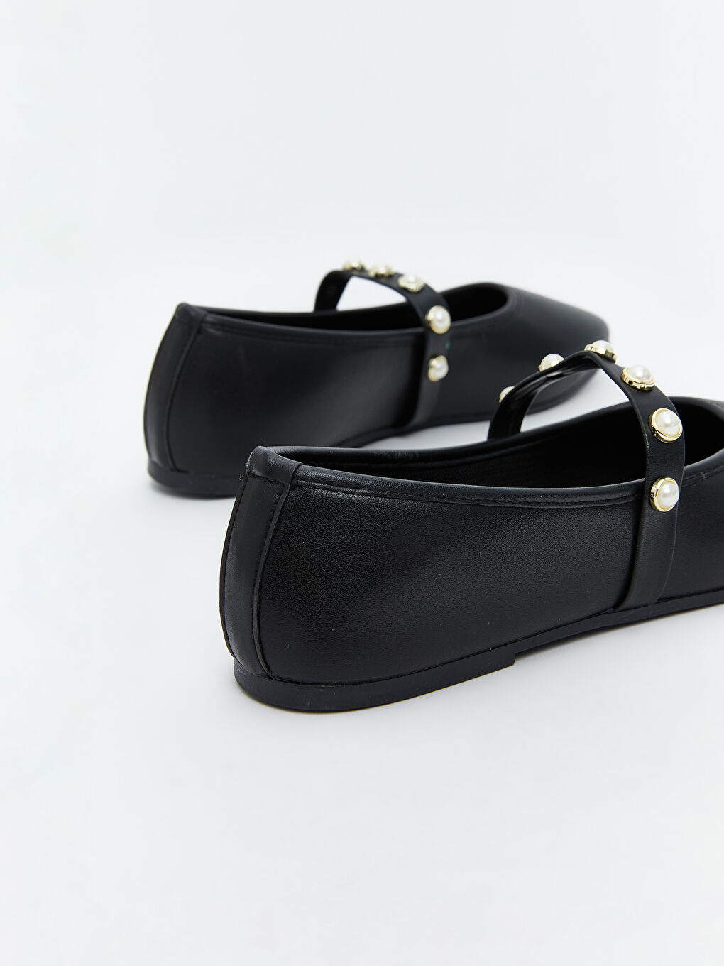 Siyah Deri Görünümlü Kadın Babet Ayakkabı-4