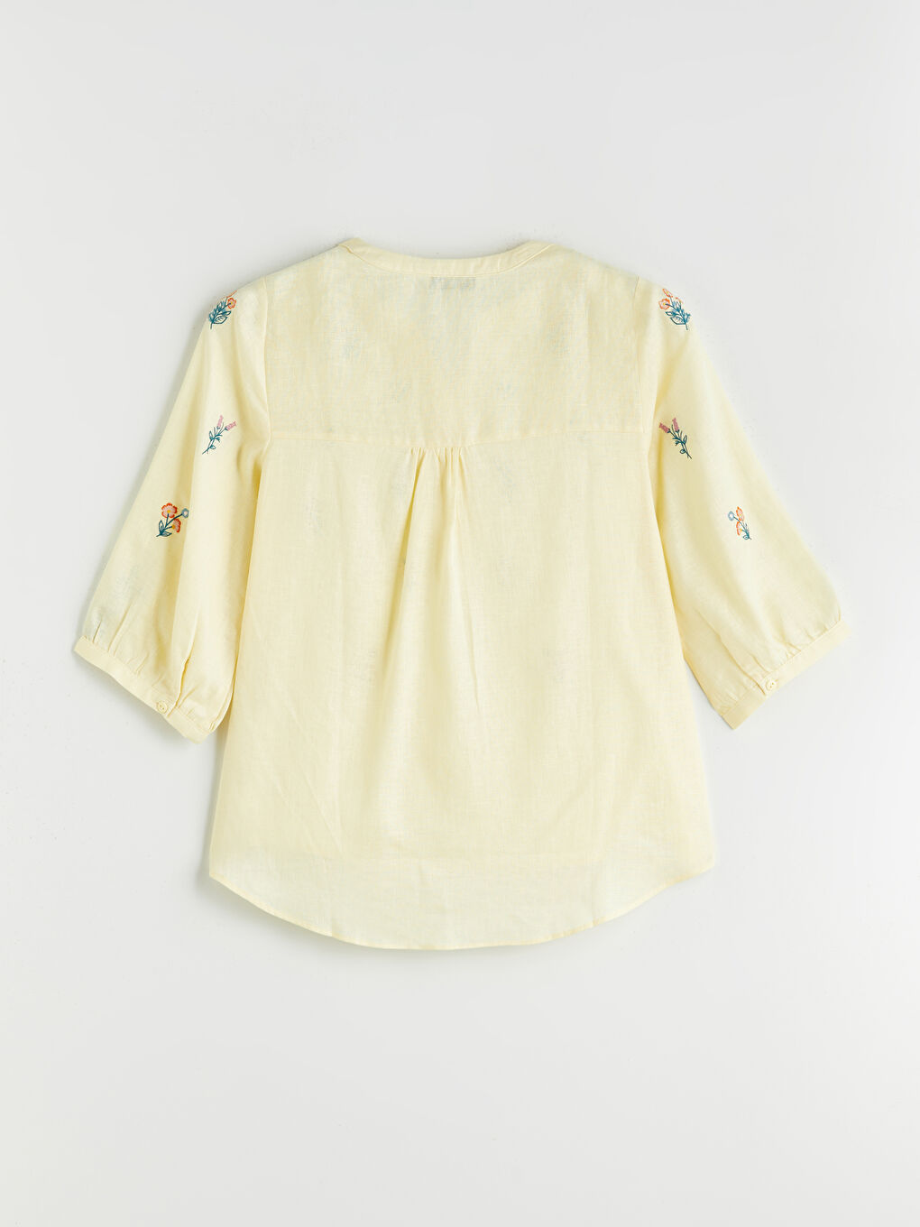 Блуза от ленена смес с деколте с прорез и флорален мотив-5