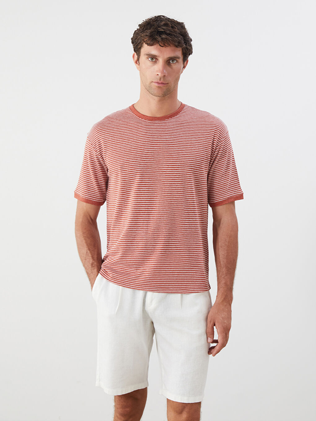 Kırmızı Bisiklet Yaka Çizgili Penye Erkek Tişört