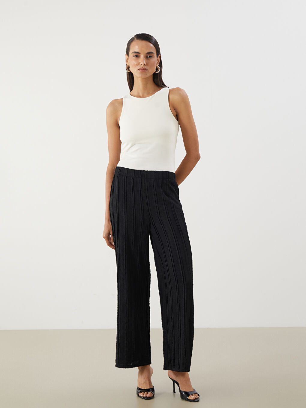 LCWAIKIKI Classic Elasticated Waist Textured Wide Leg Women's Trousers -S5RA15Z8-CVL